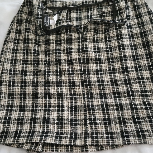 Skirt with gold pin up - Picture 5 of 6